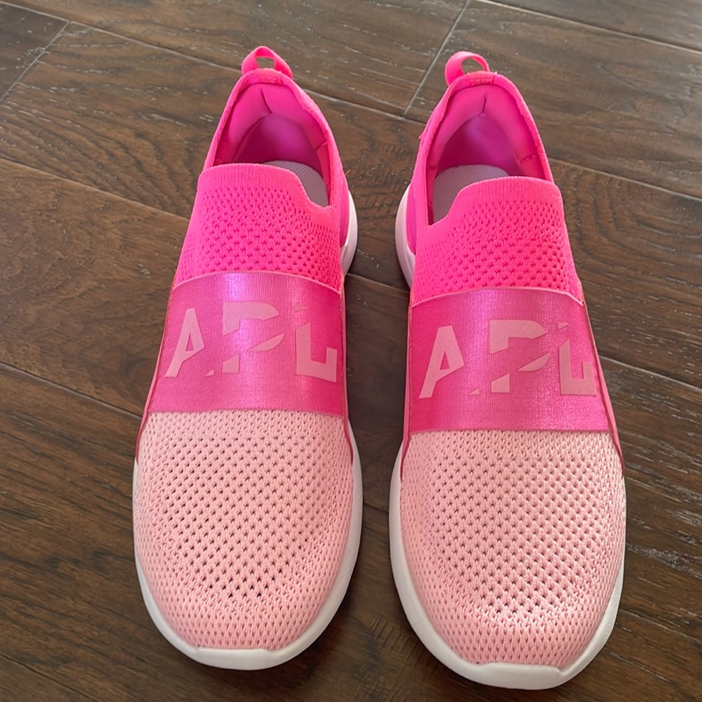 APL Women’s Techloom Bliss- Breast Cancer edition- Size 11 - Fusion Pink/White